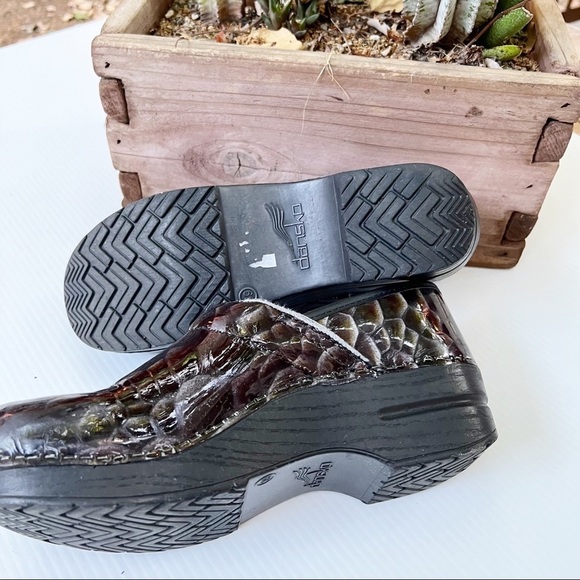 Dansko- Resptile/Snake Print Clogs Size 39 - Picture 4 of 8